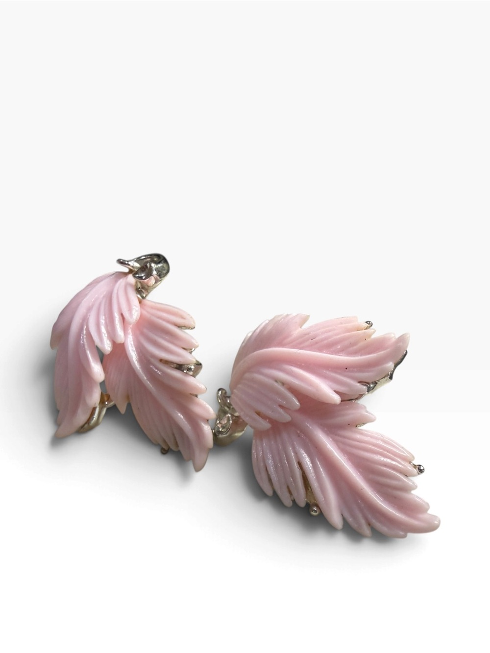 Vintage Lisner Pink Thermoset Lucite Leaf Feather Clip Earrings